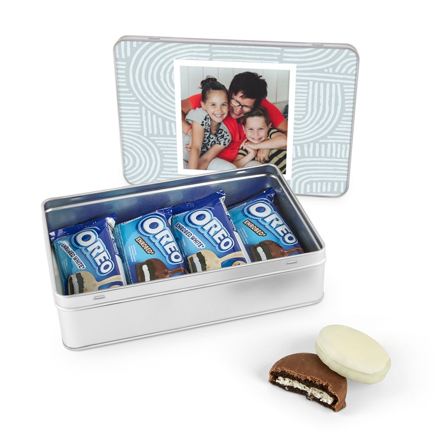 Gift tin filled with Oreo Gift tin filled with Oreo