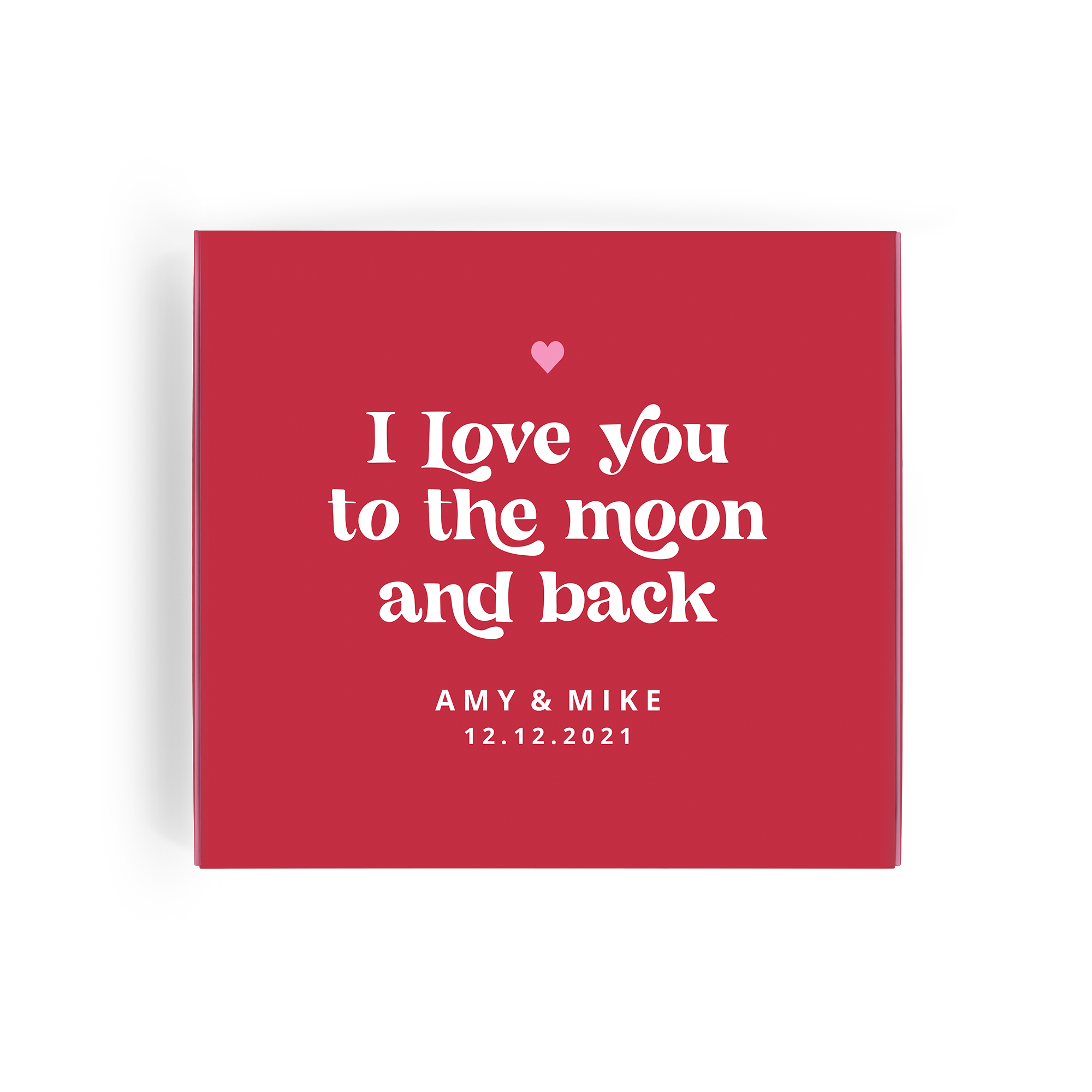 Yksilöllinen Milka-lahjalaatikko, jossa on teksti "I love you to the moon and back", nimet "AMY & MIKE" ja päivämäärä "12.12.2021" painettuna