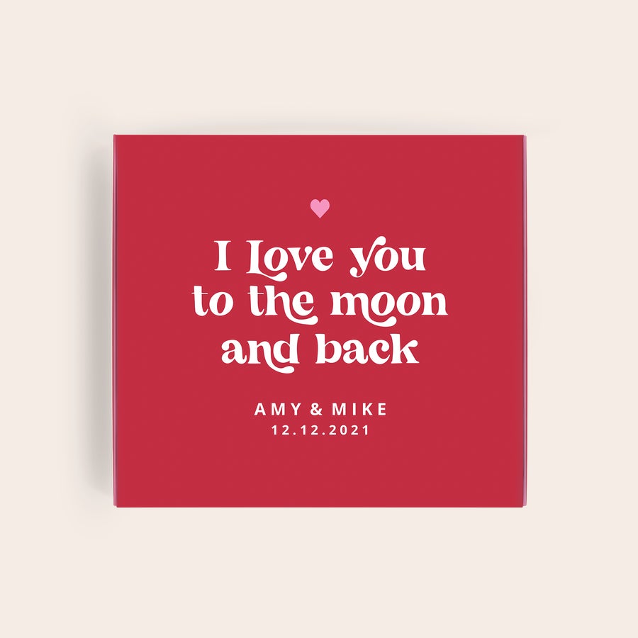 Personalizovaná Milka - Láska Personalizovaná darčeková krabička Milka s červeným dizajnom I love you to the moon and back a menami Amy & Mike, dátumom 12.12.2021