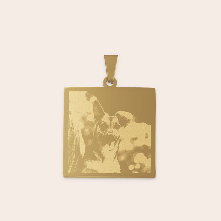 Colar com pendente quadrado Pendente quadrado banhado a ouro, gravado com uma foto personalizada de um cachorro como presente.