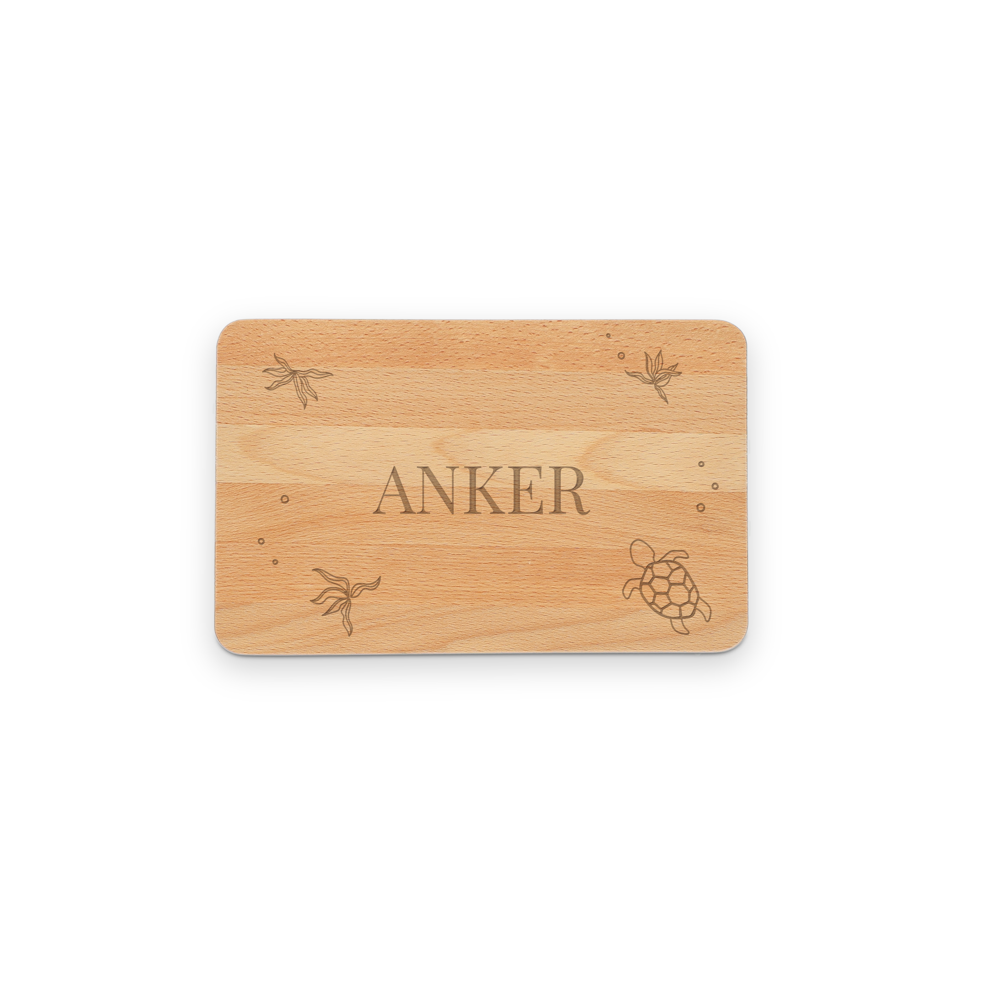 Et indgraveret skærebræt af træ med navnet "ANKER" og havtema-illustrationer, perfekt som gave