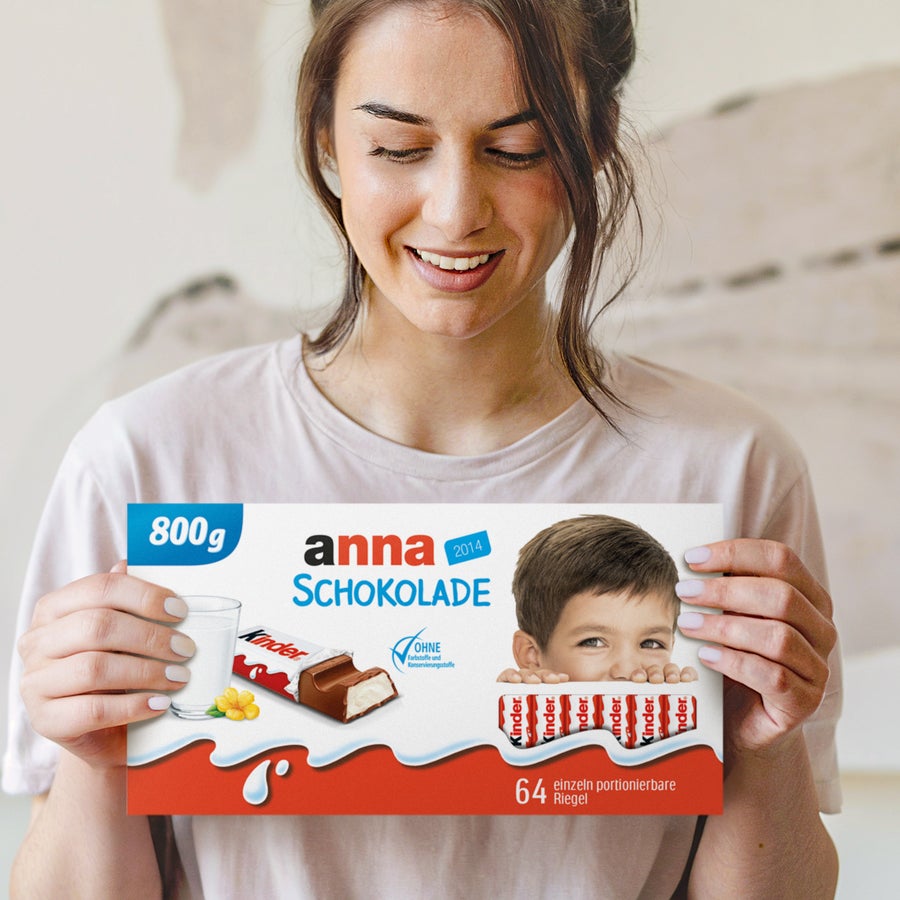 Mega kinder Schokolade mit Foto und Namen Mega kinder Schokolade mit Namen - 800 Gramm, personalisiert mit dem Namen Anna und einem Kinderfoto.