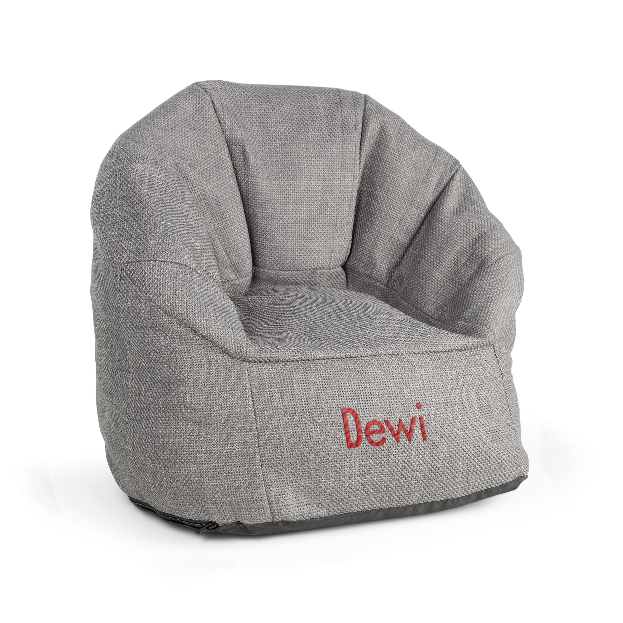 Grijze kinderstoel met de naam Dewi in rode letters erop geborduurd. Welk kindje wordt er nou niet blij van zo een toffe, hippe kinderstoel?