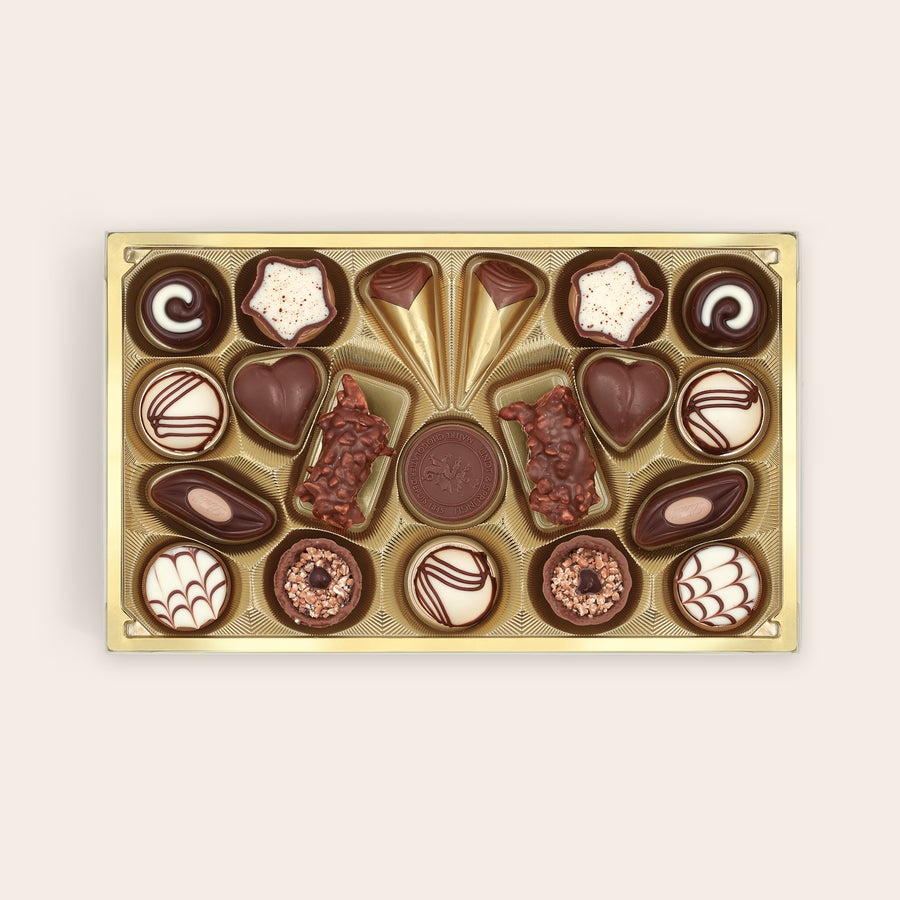 Lindt cukrász pralinék Személyre szabott csokoládédoboz 16 klasszikus Lindt pralinéval, arany tálcán, átlátszó fedél nélkül