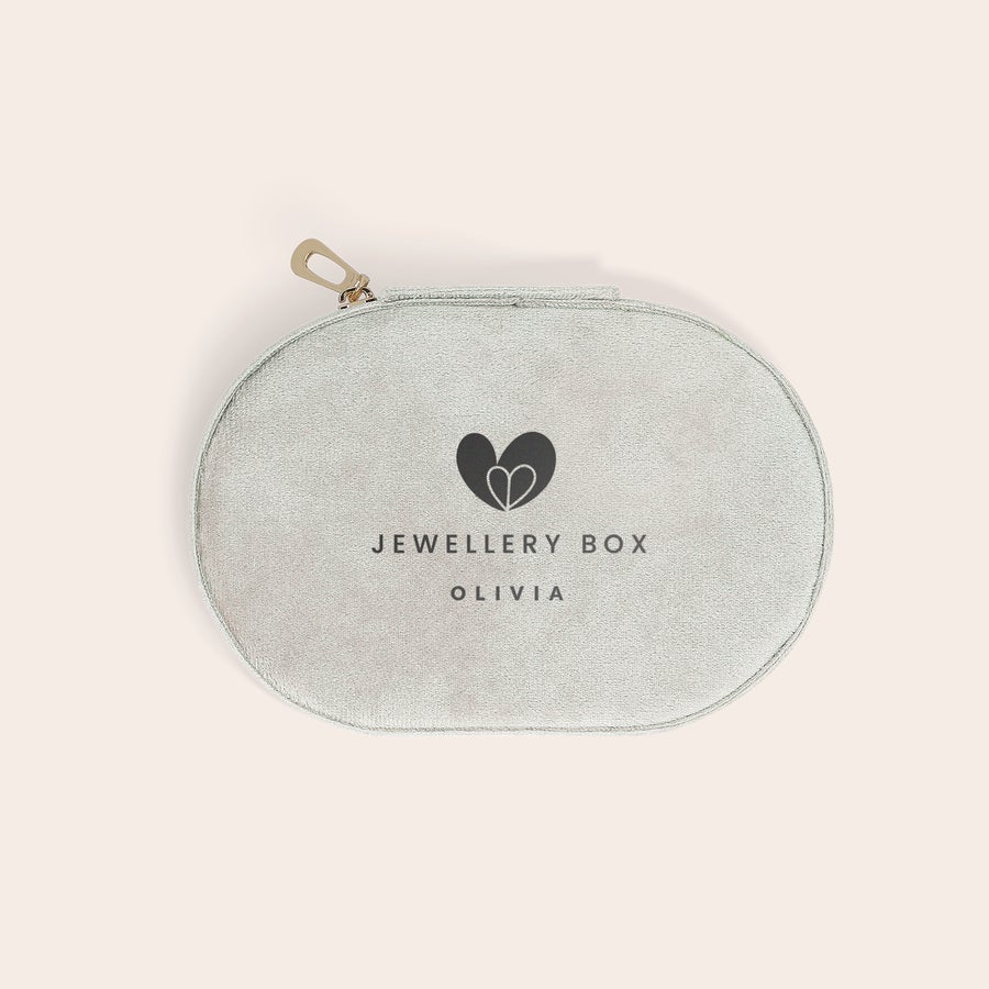 Gepersonaliseerde sieradendoos Gepersonaliseerde sieradendoos - Ovaal - Beige, bedrukt met hartjes en de naam Olivia.