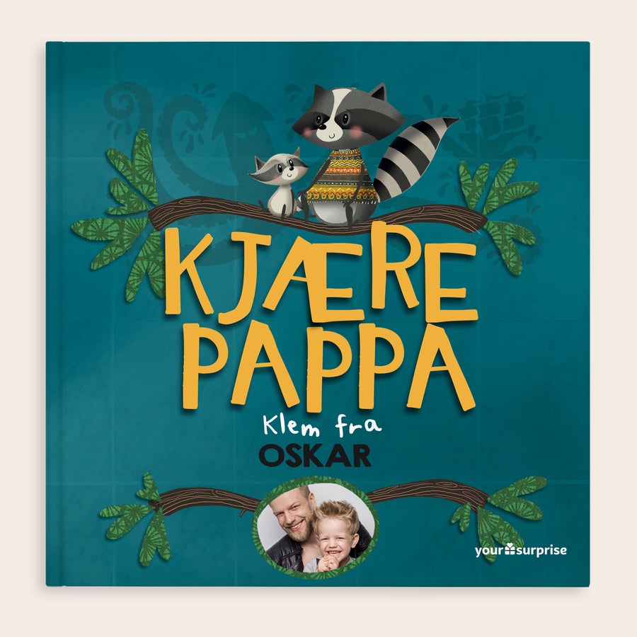 Personlig pappa bok - Kjære Pappa Personlig "Kjære Pappa"-bok med illustrasjon av vaskebjørner og tilpasset bilde av far og barn.