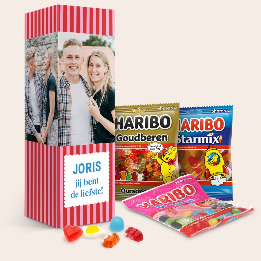 Haribo Cadeaupakket Haribo cadeaupakket met foto van een koppel en de tekst "Joris jij bent de liefste!", gepersonaliseerd met full-color bedrukking.
