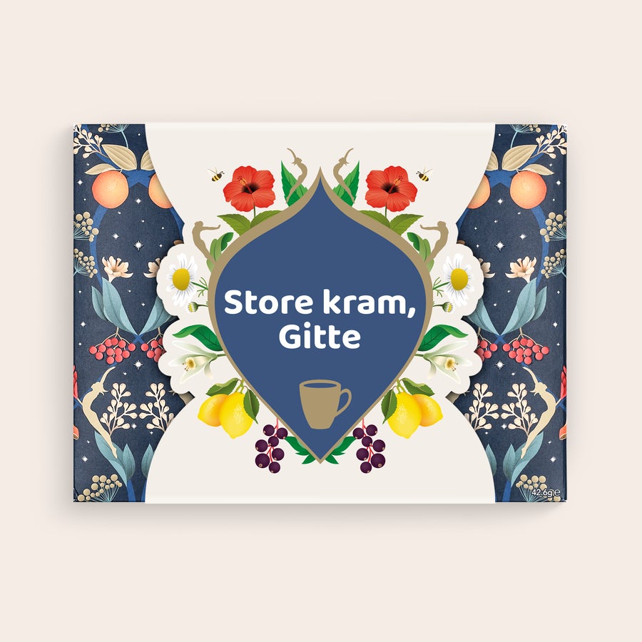 Pukka te-adventskalender Te-adventskalender - Pukka, personaliseret med teksten Store kram Gitte og et te-kop ikon.