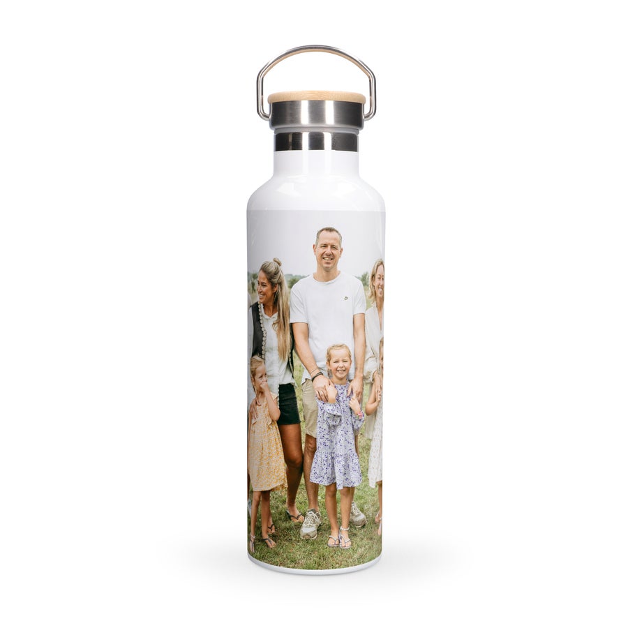 Bambus Trinkflasche mit Foto Weiße Trinkflasche mit Bambusverschluss und Henkel, bedruckt mit einem Familienfoto, für dein Lieblingsgetränk