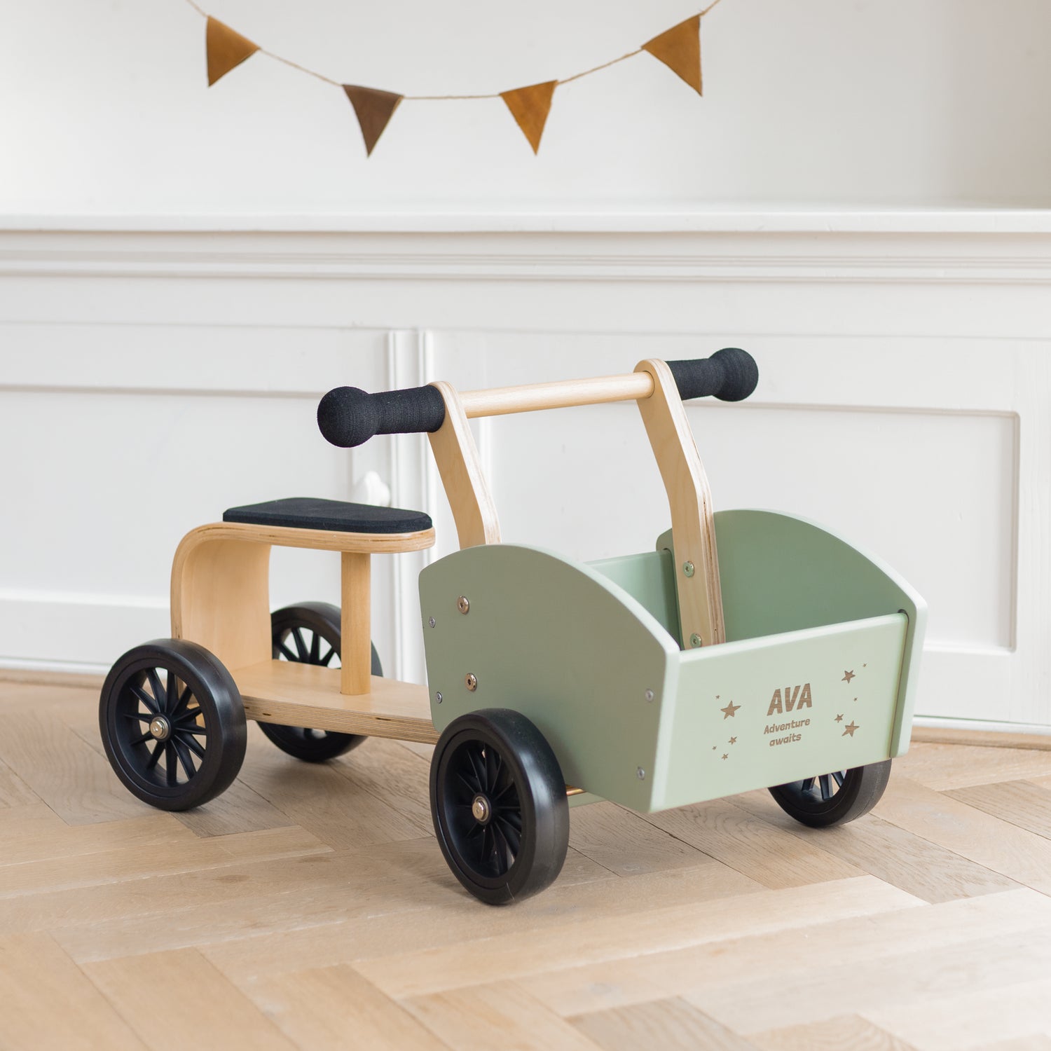 Personalizowany drewniany rowerek z pojemnikiem