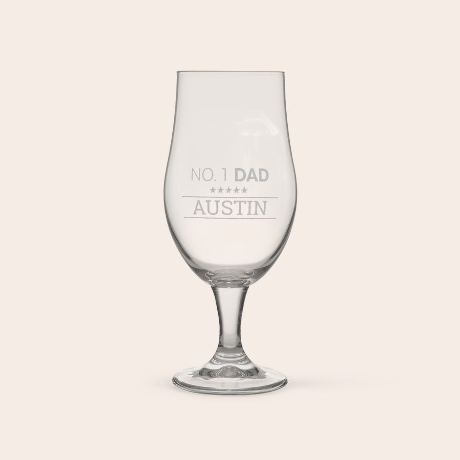 Copa de cerveza artesanal personalizada Copa de cerveza artesanal grabada con texto "NO. 1 DAD" y el nombre "AUSTIN", personalizada con láser.