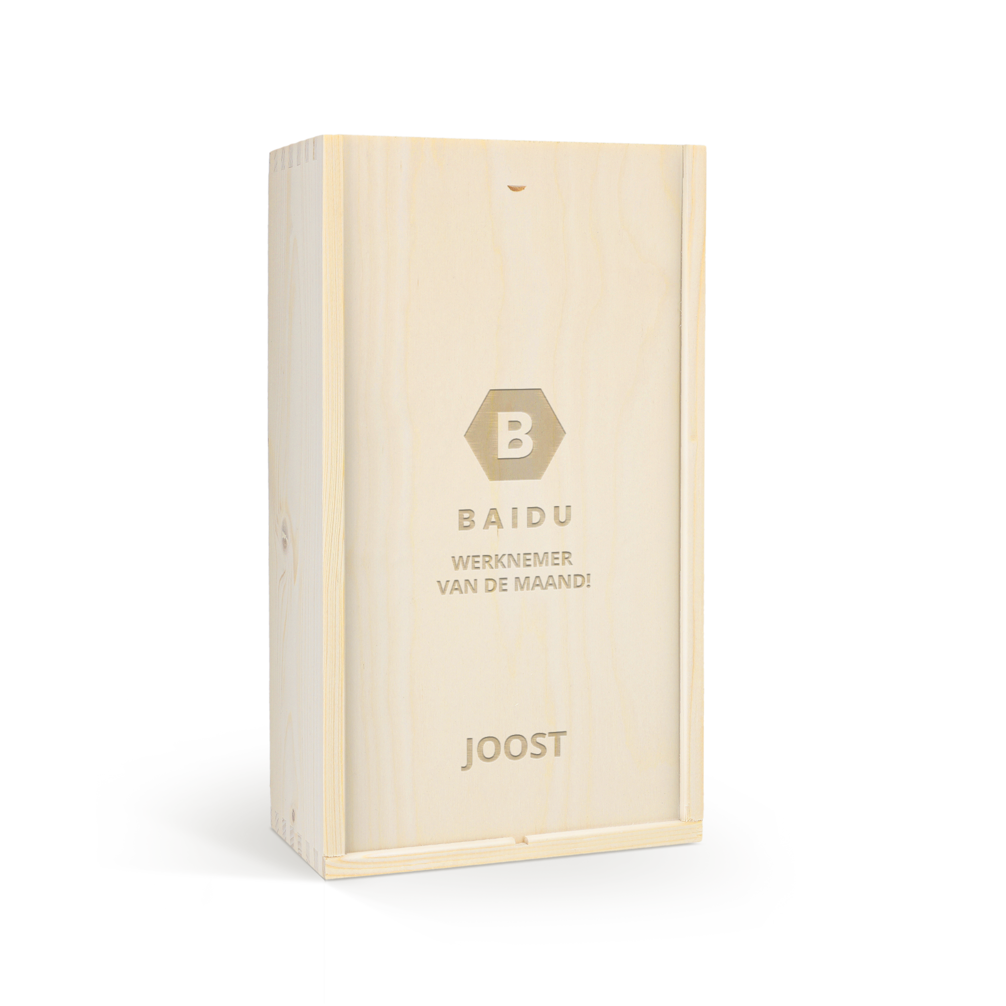 Houten kist voor whiskey gegraveerd met "BAIDU", "WERKNEMER VAN DE MAAND!" en de naam "JOOST"