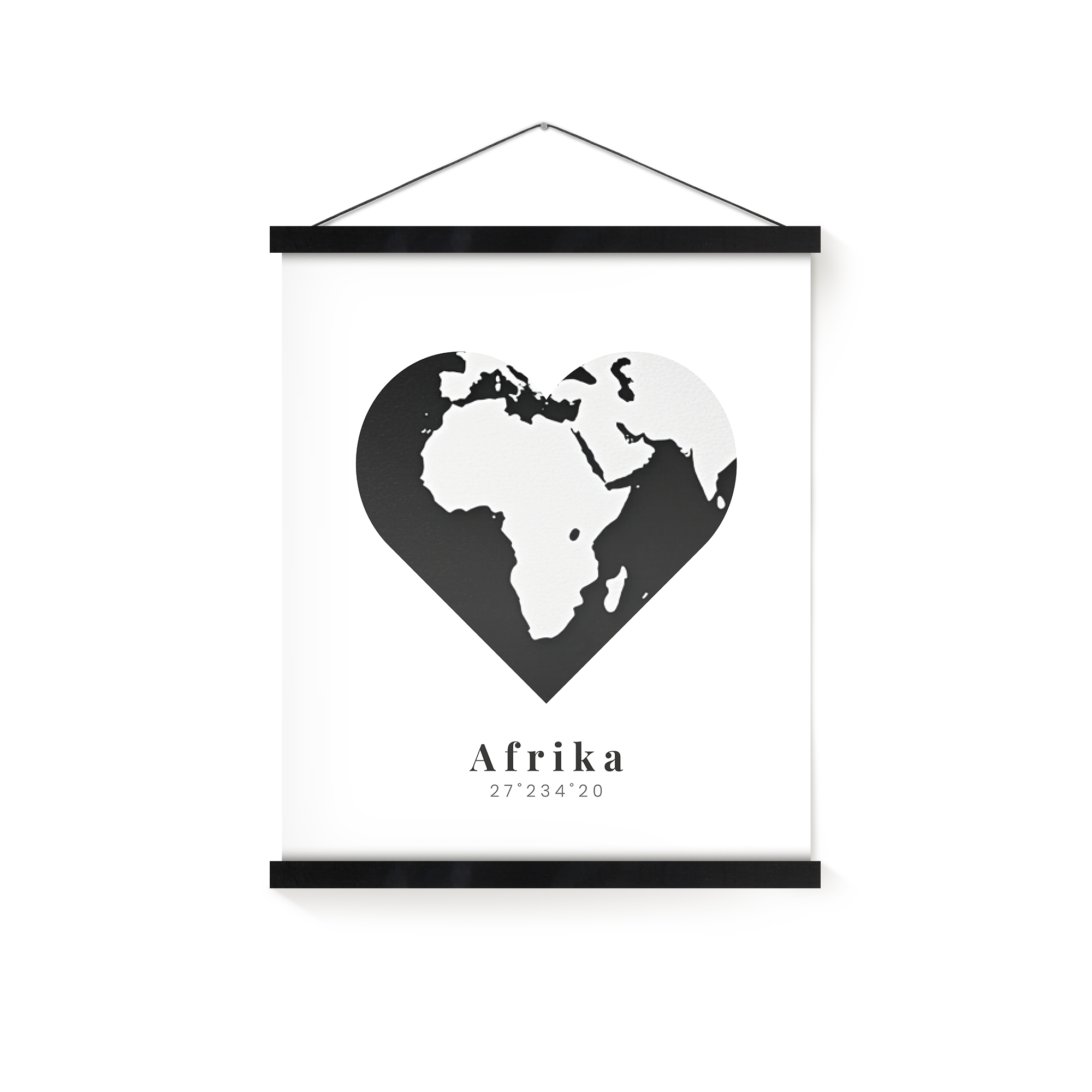 Póster personalizado impresso com um mapa-mundo dentro de um coração preto, legenda "Afrika" e coordenadas. Imortalize os seus momentos preferidos num lindo póster personalizado.