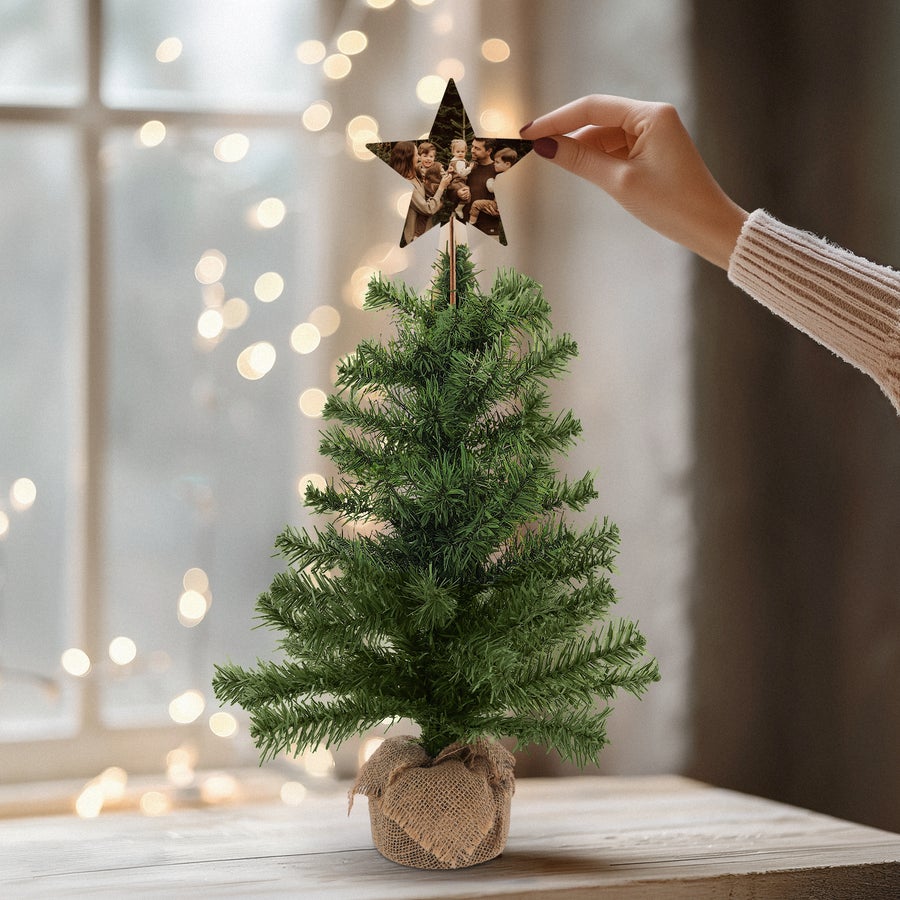 Albero di Natale artificiale con puntale a forma di stella in legno personalizzato Albero di Natale con puntale in legno personalizzato a forma di stella stampato con una foto di famiglia, crea una magia natalizia duratura.