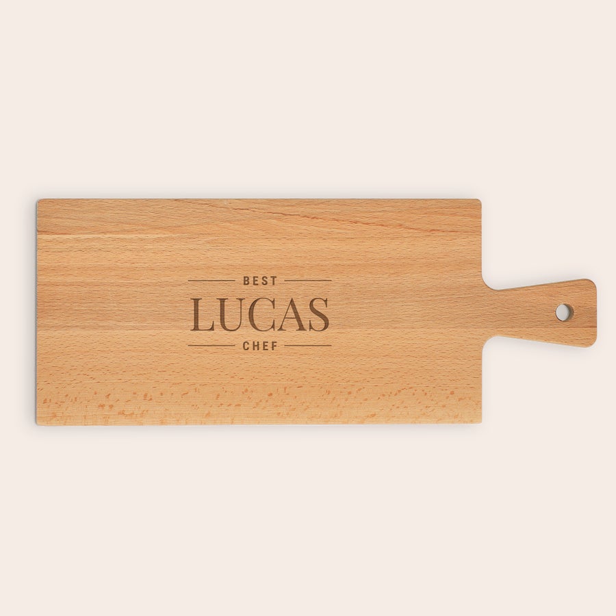 Tapasbræt med Gravering Personligt træserveringsfad med indgraveret navn Lucas og teksten Best Chef.