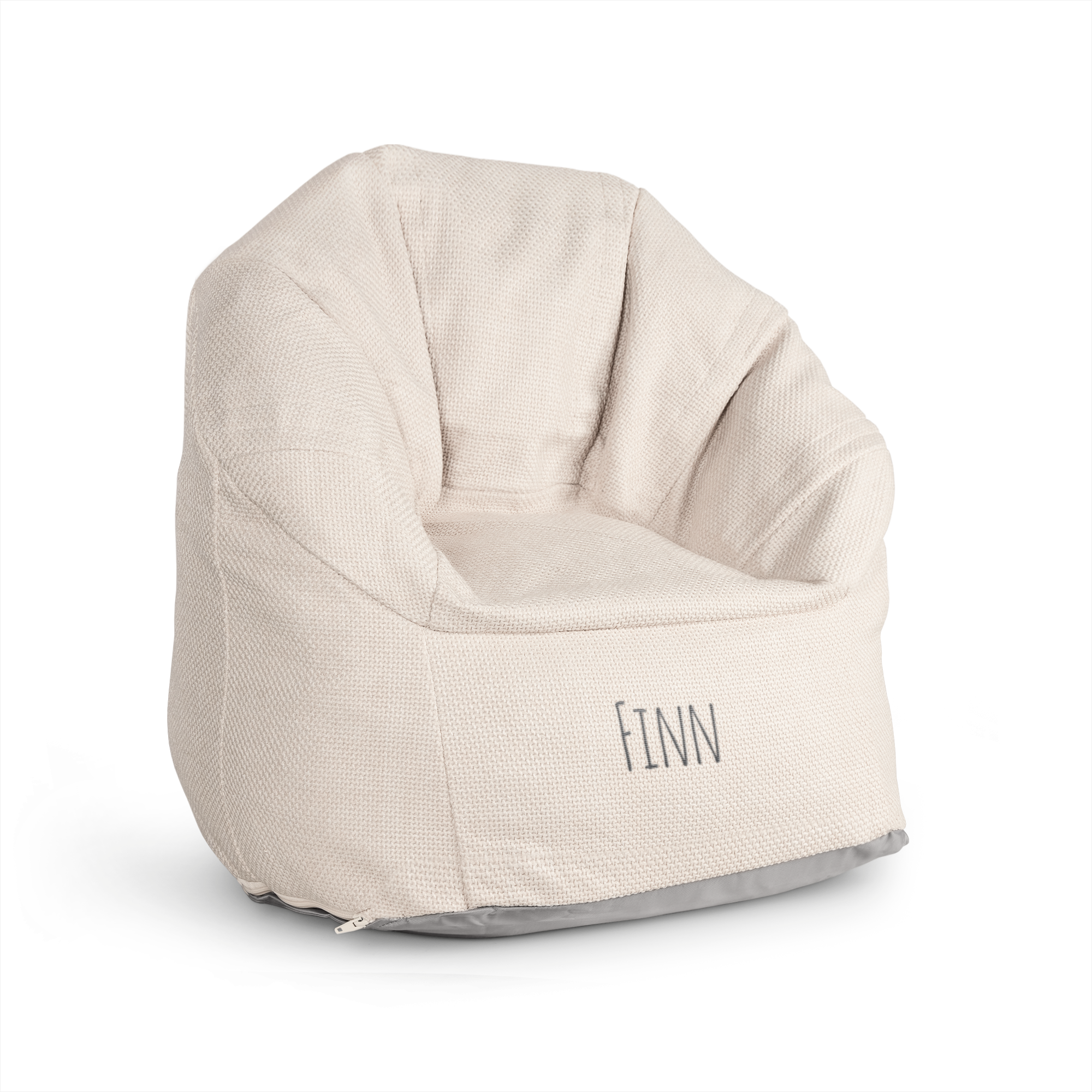 Hvid børne beanbag stol med navnet Finn broderet på forsiden. Hvilket barn ville ikke være tilfreds med sådan en cool, trendy stol.