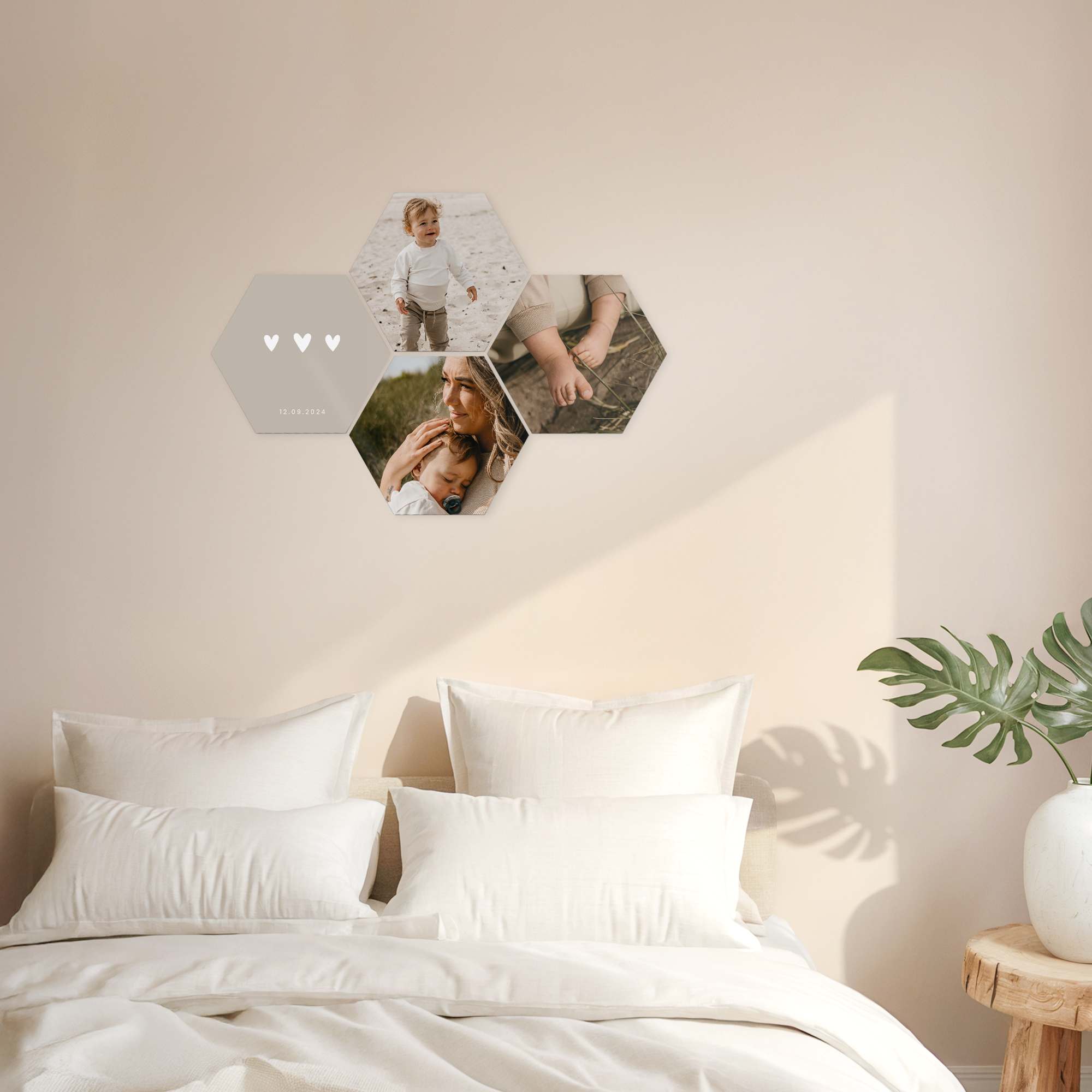Décorez votre mur avec des panneaux d'art mural en bois hexagonal personnalisé, imprimé de photos de famille et la date 12.08.2024