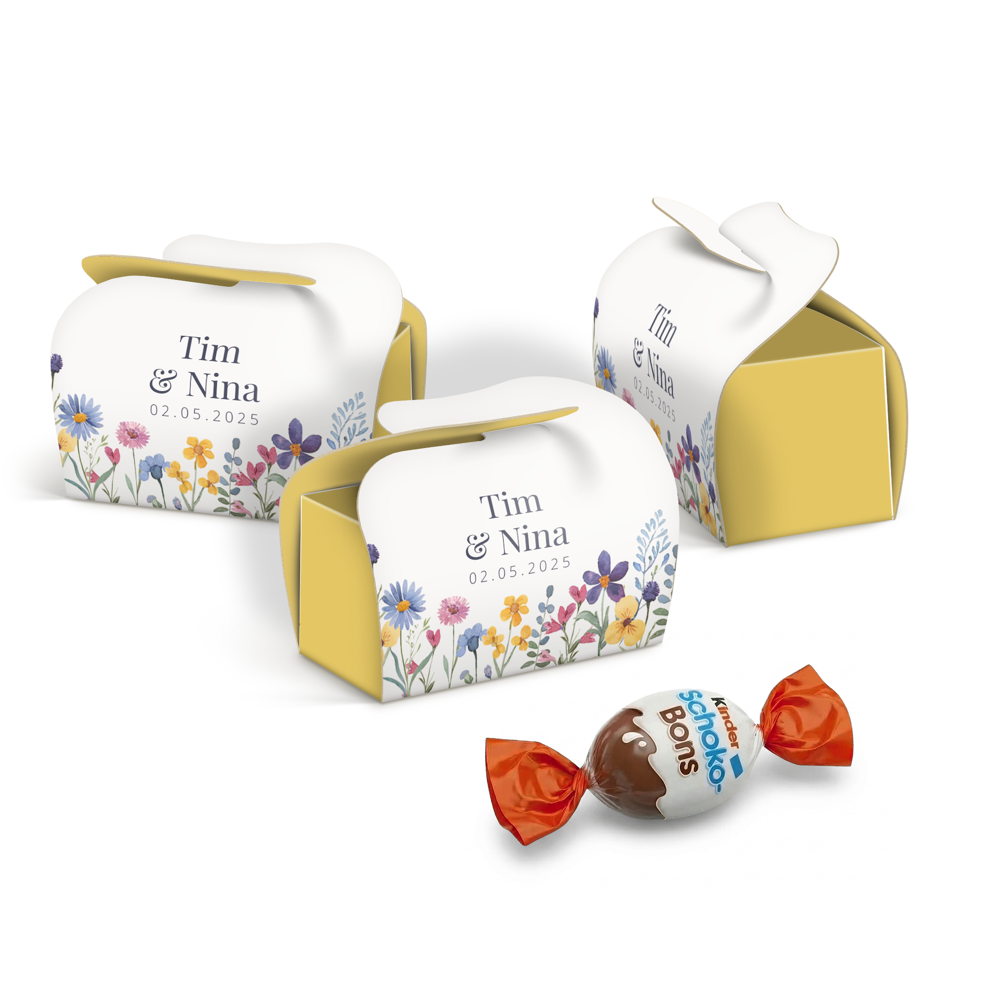 Gepersonaliseerde bedankjes: witte doosjes met bloemenprint, namen Tim & Nina en datum 02-05-2025, perfect voor huwelijksbedankjes.