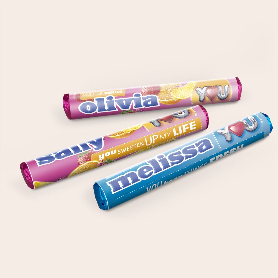 Caixa Presente Mentos Rolos de Mentos personalizados com nomes Olivia, Sany e Melissa, impressos com texto e elogios para surpreender a pessoa que adora doces.