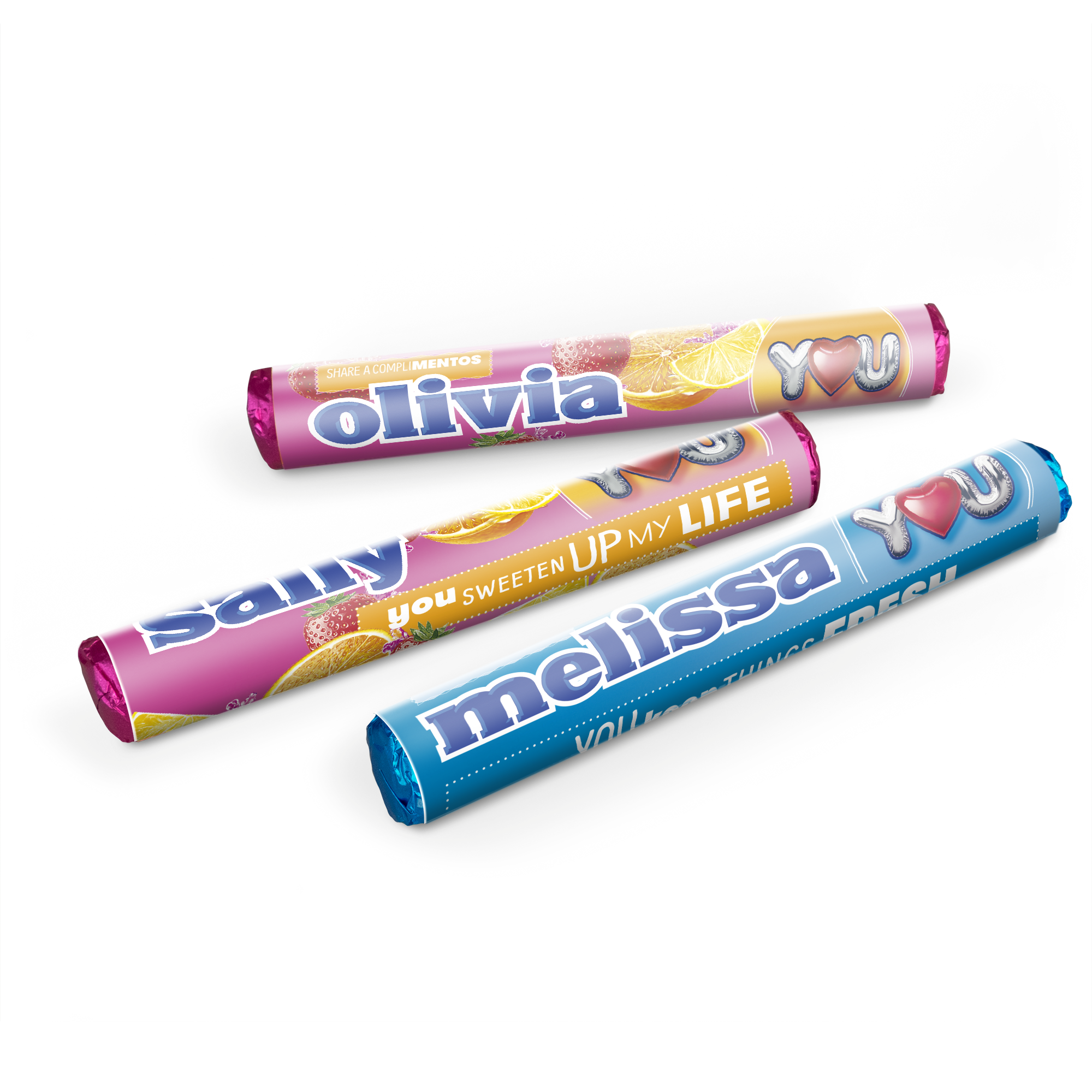 Trije personalizirani Mentos zvitki z imeni, potiskani z barvitim sadnim dizajnom, kot edinstveno presenečenje