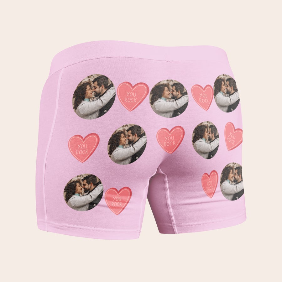 Boxershorts mit Foto Rosa Unterhose mit Foto und Design bedruckt, zeigt wiederholt ein Pärchenfoto und ein pinkes Herz mit der Aufschrift "YOU ROCK".