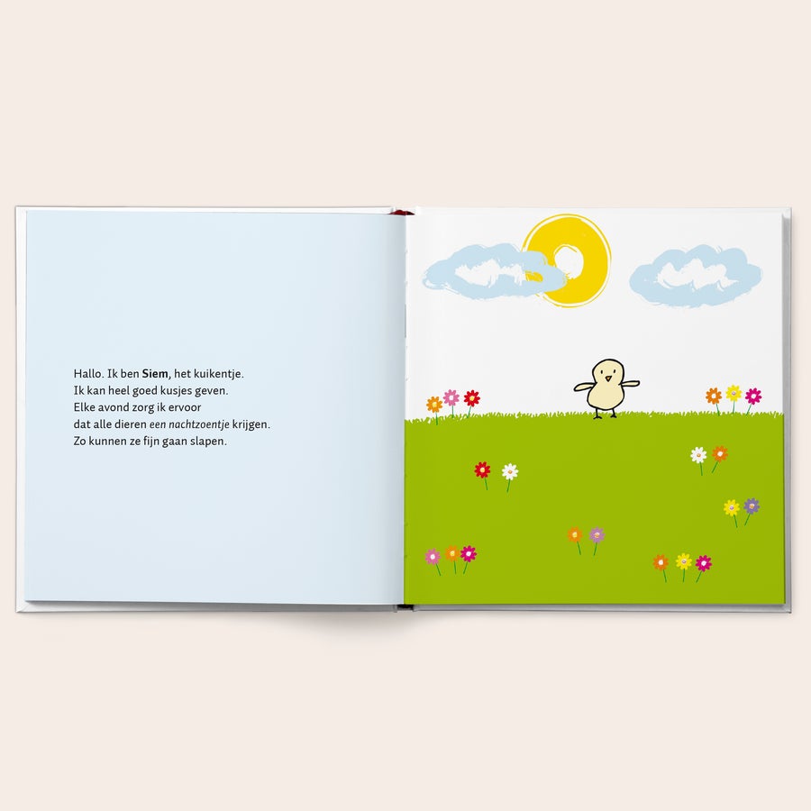 Boek "100 kusjes voor het slapengaan" met naam Welterusten! Geïllustreerd boekje met kuikentje en gepersonaliseerde naam "Siem" en tekst over nachtzoentjes.