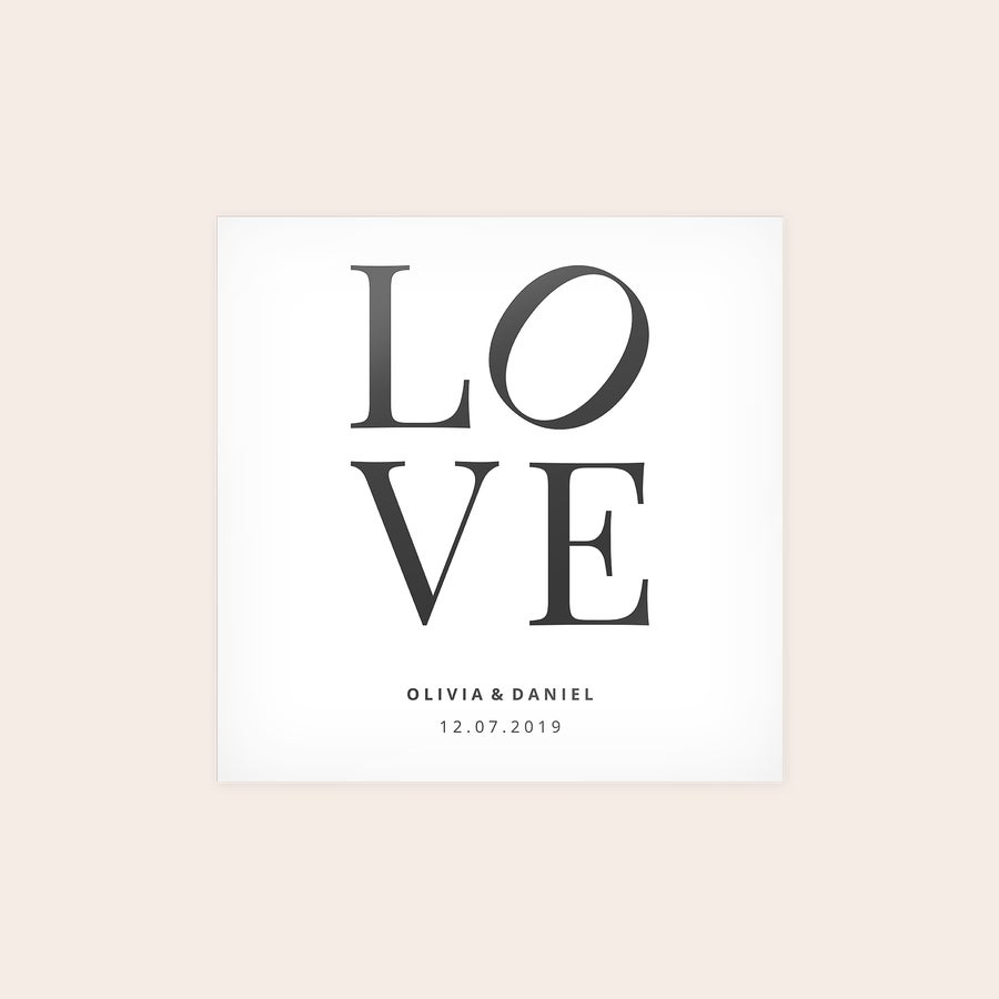Amprente foto poster Poster personalizat alb cu rama neagră, imprimat cu mesajul "LOVE" și numele Olivia & Daniel cu data 12.07.2019, înregistrați momentele preferate pe aceste uimitoare fotografii poster.