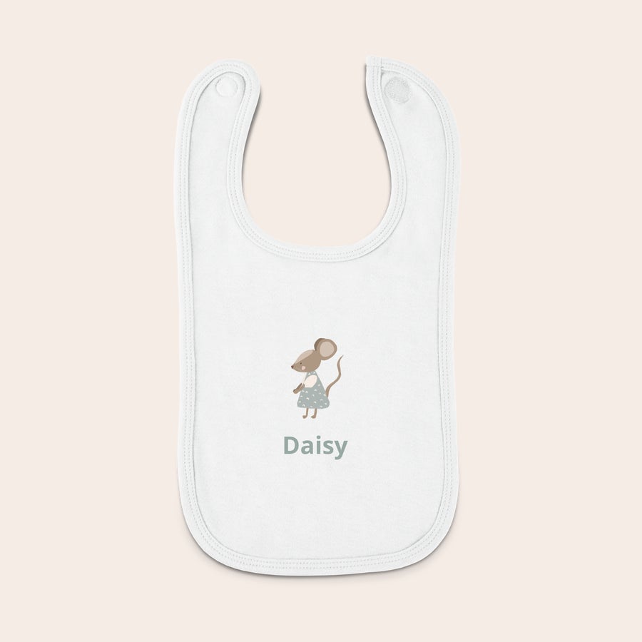 Haklapp Vit personlig babyhaklapp med tryckt mus och namnet Daisy, en unik present