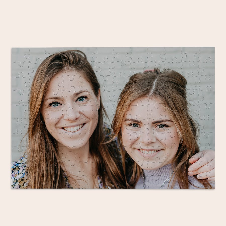 Puzzle con foto o texto Rompecabezas de fotos personalizado con imagen de dos mujeres sonriendo, ideal para un regalo único.