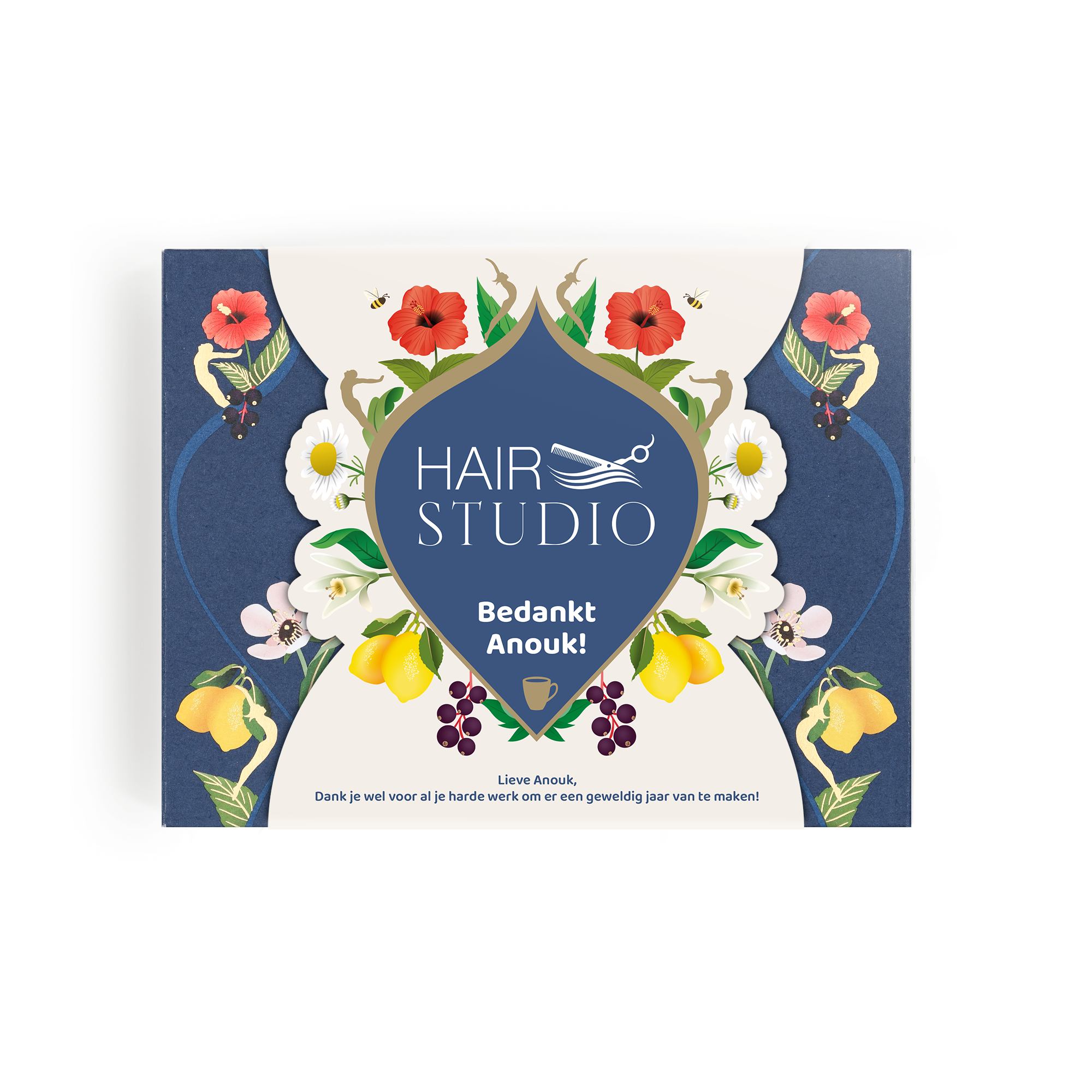 Gepersonaliseerde theedoos met bloemendessin, "Hair Studio" logo, en de tekst "Bedankt Anouk!" met een theemoment afbeelding.