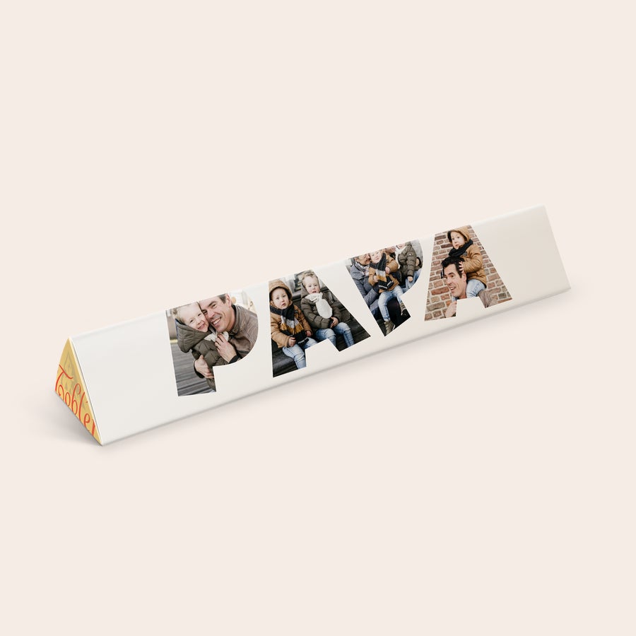 Toblerone met naam Gepersonaliseerde Toblerone reep, bedrukt met de tekst PAPA, elke letter is gevuld met een eigen foto. Een persoonlijke Toblerone chocoladereep.