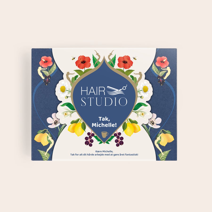 Personlig Pukka-te Personligt Pukka te gavesæt med trykt design og teksten "Tak, Michelle!", en varm kop te med deres navn på.