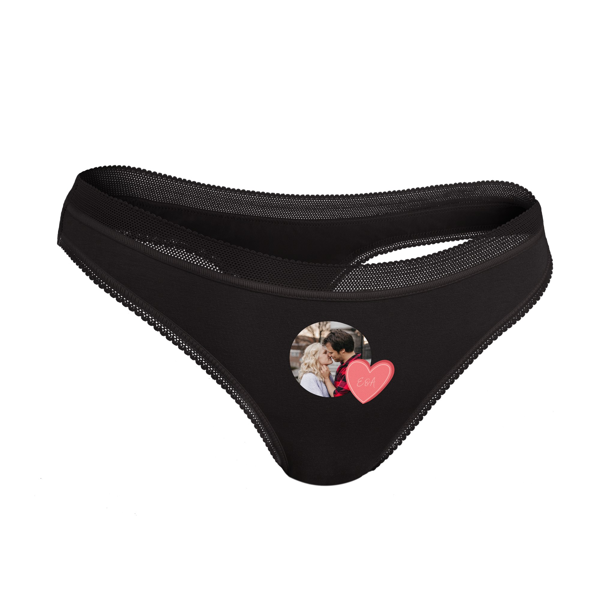 Tanga feminina preta com foto impressa de casal e coração rosa com as iniciais E&A para personalizar