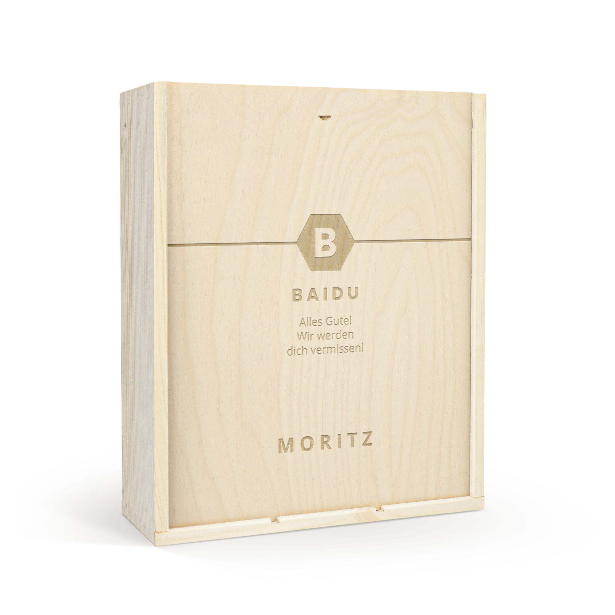 Luxuriöses Champagnerpaket in Holzkiste mit graviertem Deckel. Gravur zeigt "B", "Baidu", "Alles Gute! Wir werden dich vermissen!" und "Moritz".