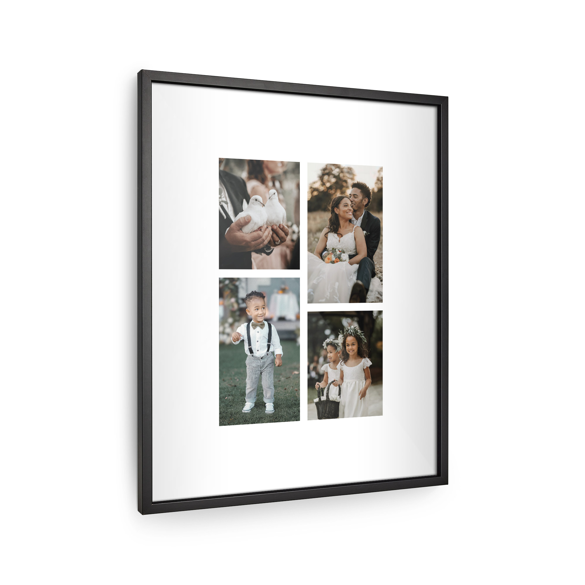 Fotoafdruk met een zwarte houten lijst, gepersonaliseerd met vier foto's van trouw- en kinderfeestjes. Hang jouw mooiste fotomoment aan de muur met deze fotoafdruk inclusief leuke houten lijst.