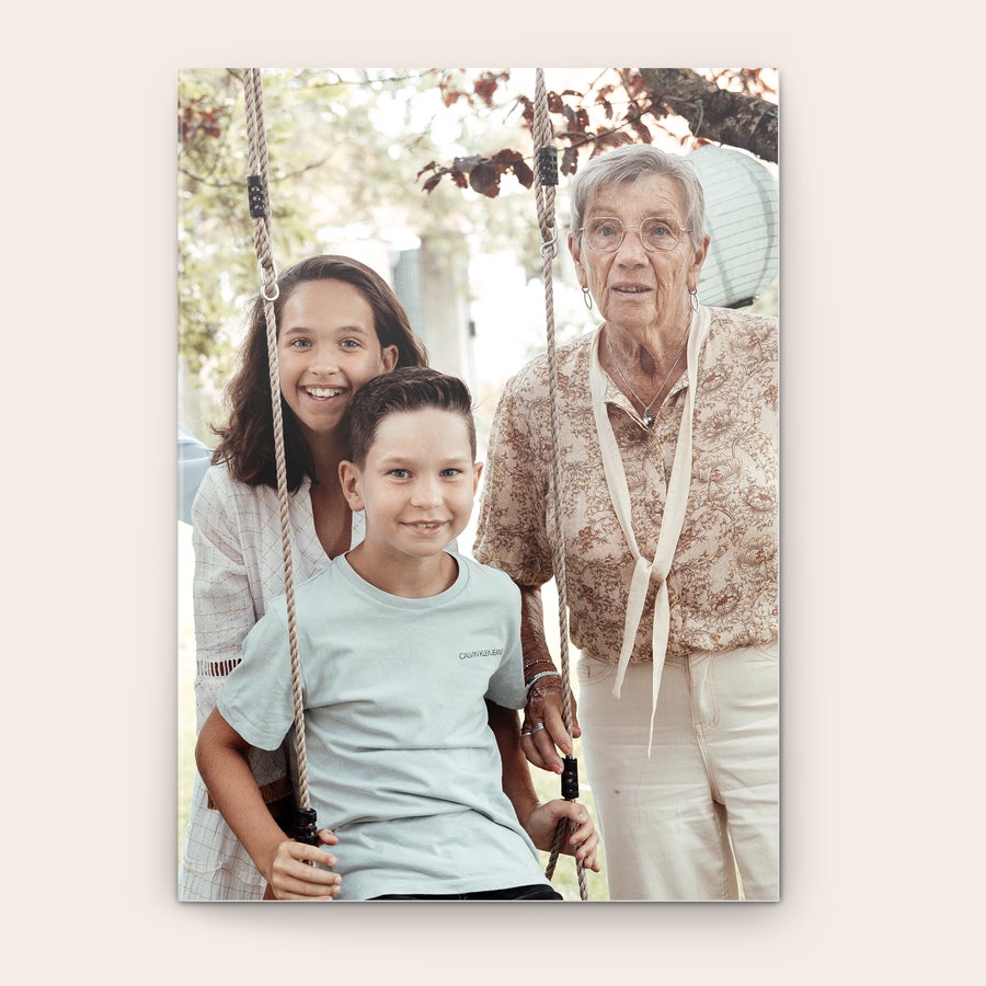 Weihnachtskarten personalisiert Fotokarte mit eigenem Design, bedruckt mit einem Familienfoto von drei Personen zum Versenden deiner Weihnachtsgrüße