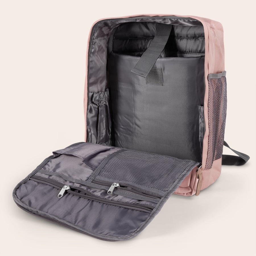 Mochila Personalizada Mochila de color rosa pastel abierta con interior gris, bolsillos y cremalleras. Mochila personalizada con nombre.