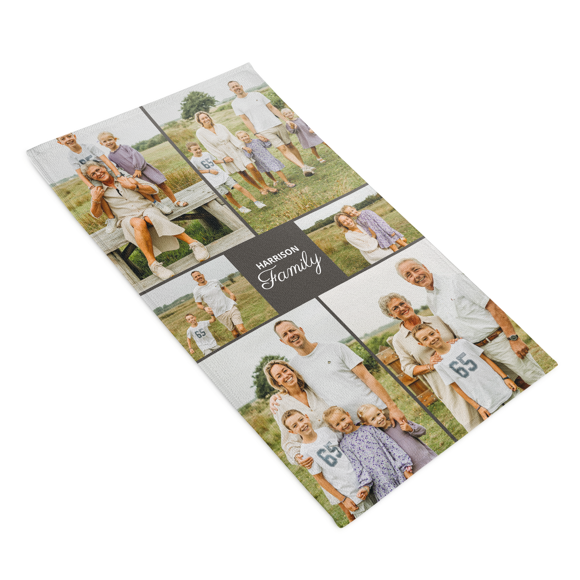 Toalla de playa personalizada con varias fotos familiares impresas y el texto "Harrison Family" en el centro.