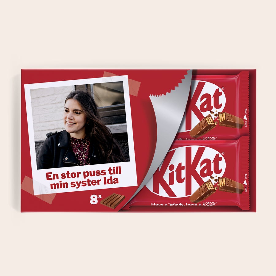 Personlig presentförpackning för KitKat Bars KitKat Bars presentförpackning med foto, tryckt med texten "En stor puss till min syster Ida" och 8 KitKat chokladkakor