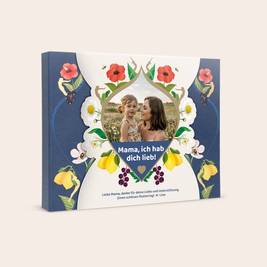 Personalisierte Pukka tea Personalisiertes Pukka-Tee-Geschenkset: Teebox mit Mutter-Kind-Foto, aufgedrucktem Text "Mama, ich hab dich lieb!" und Namen Lina.