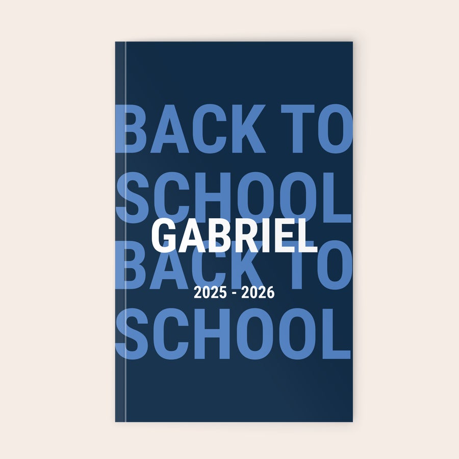 Schülerkalender selbst gestalten 2025-2026 Blauer bedruckter Schülerkalender mit dem Namen Gabriel und Back to School 2025-2026.