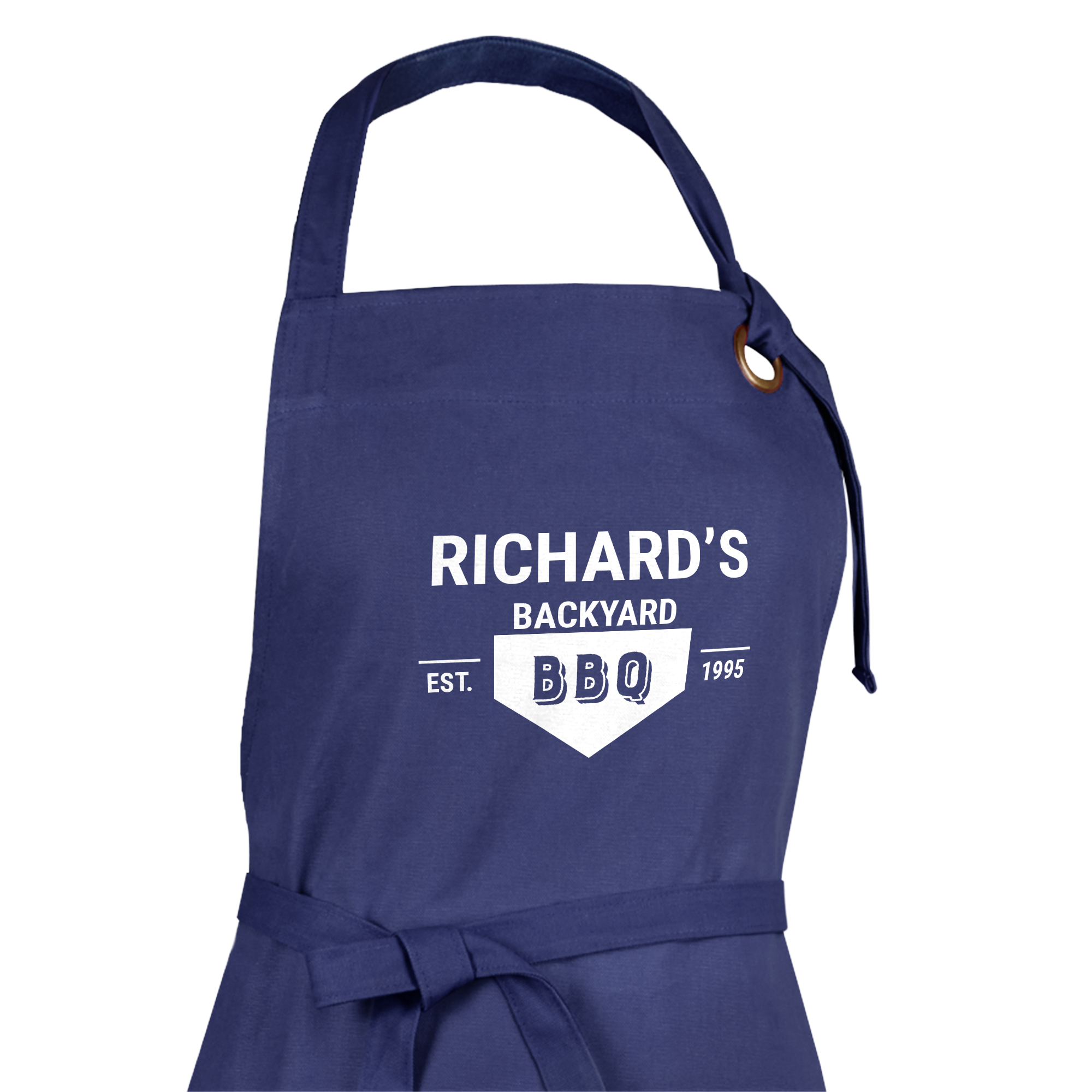 Tablier de cuisine bleu marine personnalisé avec le texte RICHARD'S BACKYARD BBQ EST 1995 imprimé en blanc