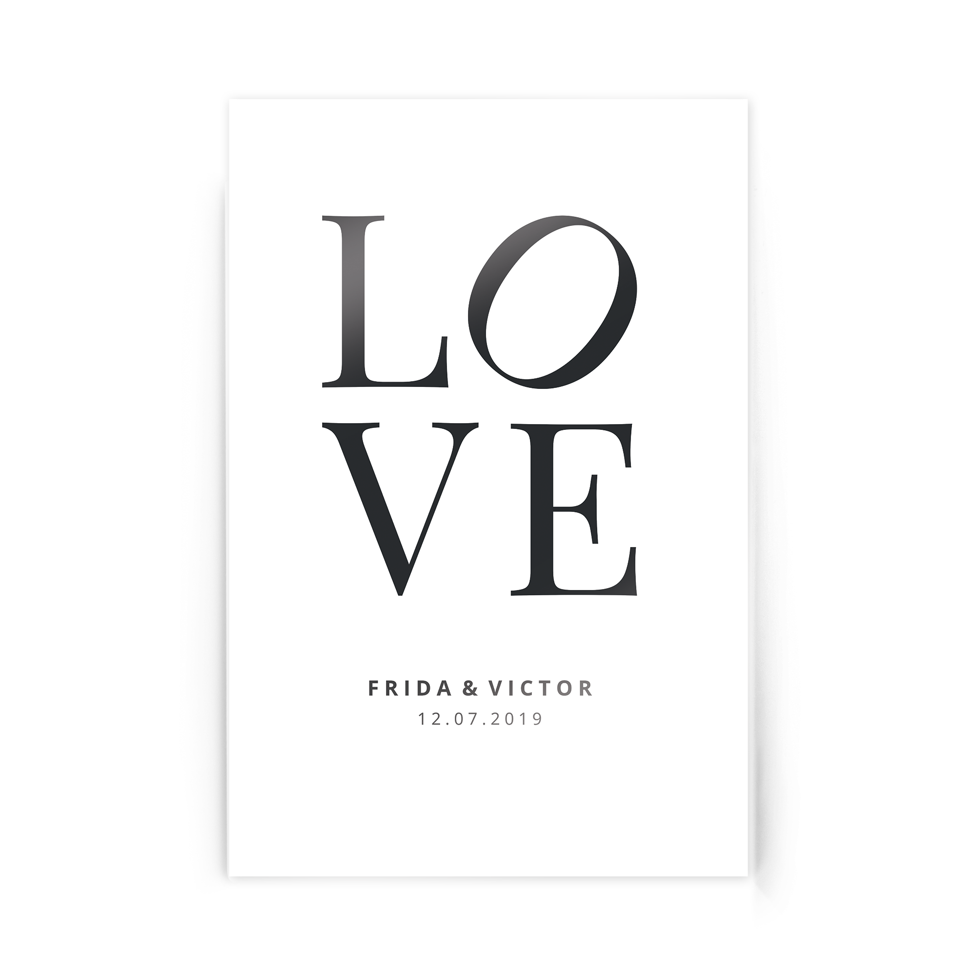 Akryl fotoprint med teksten LOVE samt navnene FRIDA & VICTOR og datoen 12.07.2019