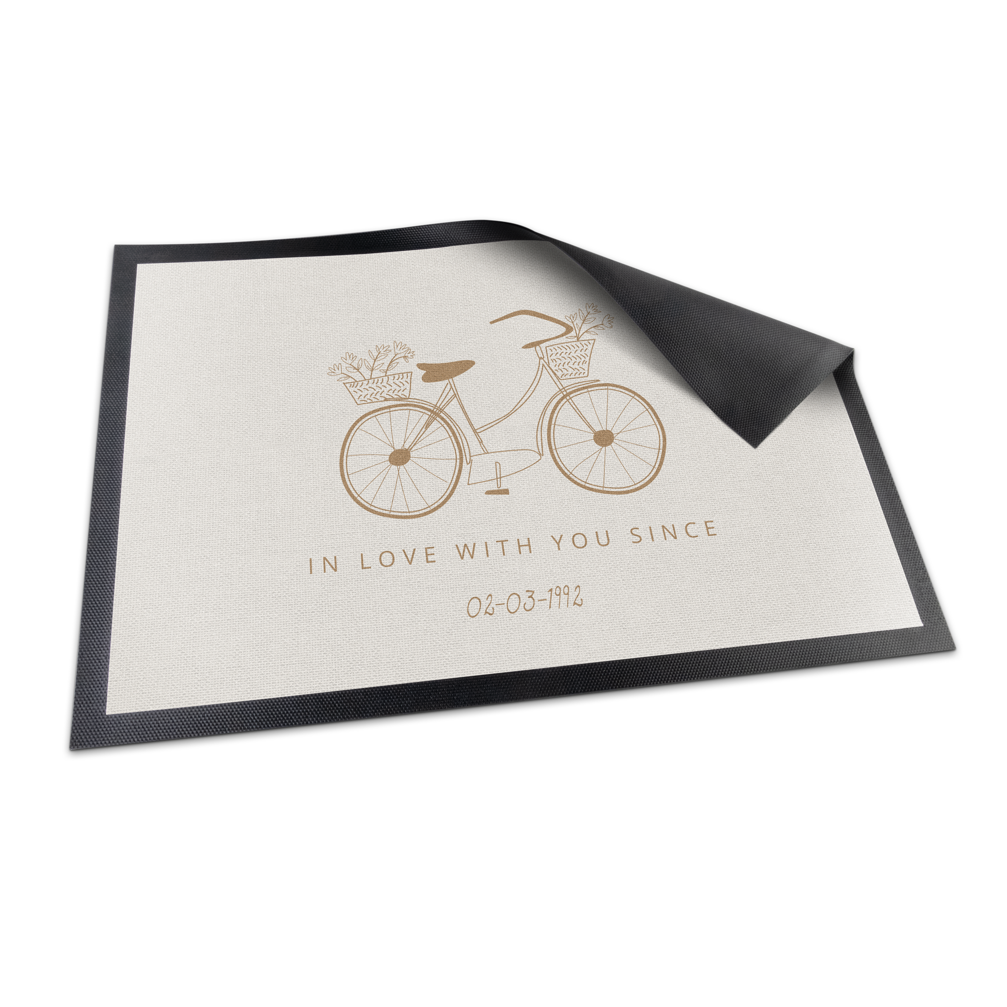 Personalisierte Fußmatte selbst gestalten mit Fahrradmotiv und dem gedruckten Text "In Love with you since 02-03-1992"