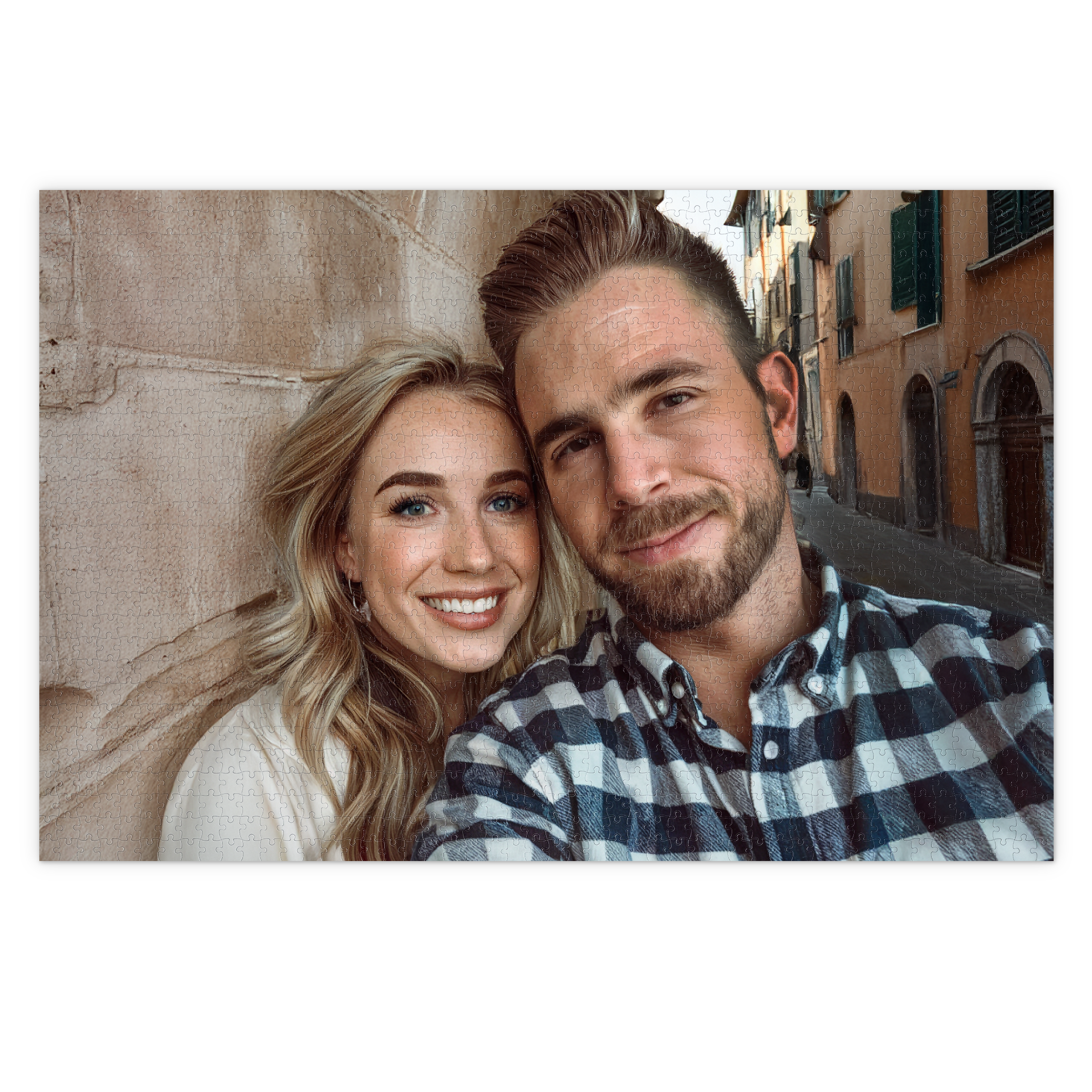 Puzzle personalizzato con la foto stampata di una coppia sorridente, lui indossa una camicia a quadri