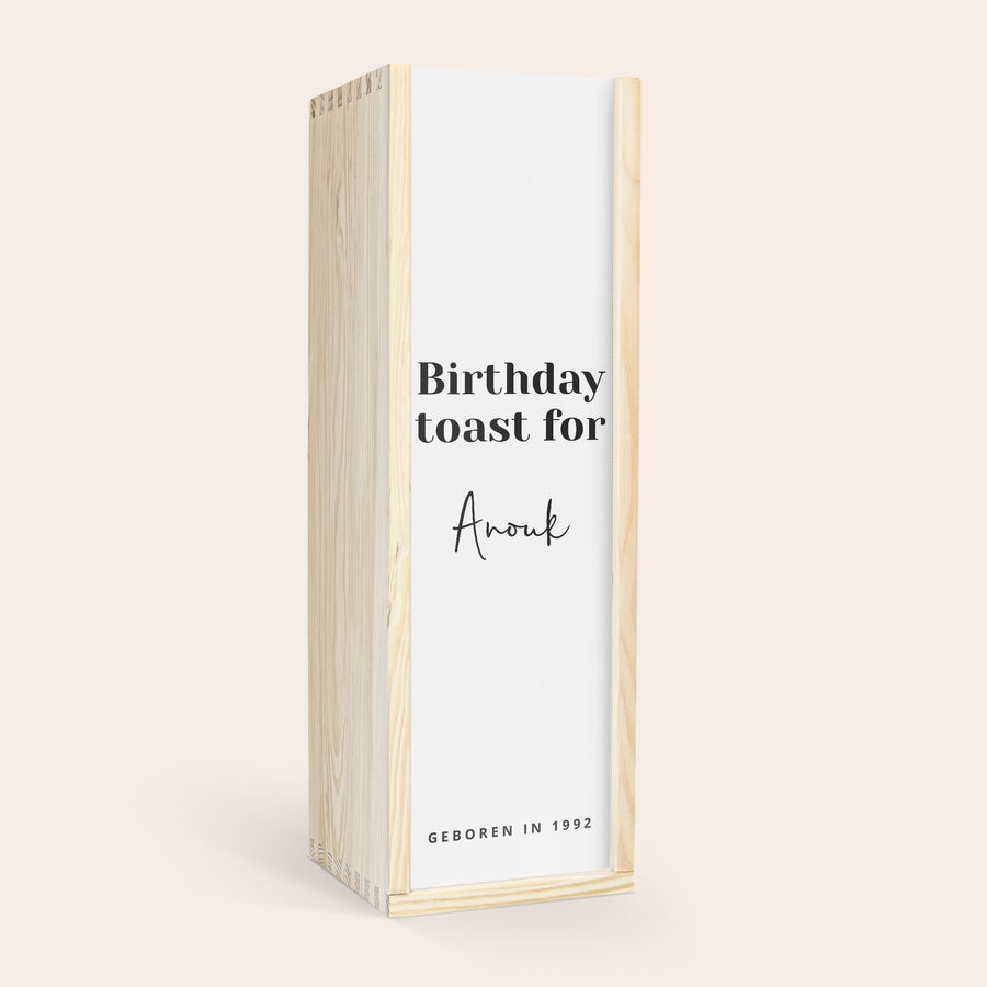 Moët & Chandon Brut in gepersonaliseerde kist Houten Moët & Chandon champagnekist bedrukt met de tekst "Birthday toast for Anouk geboren in 1992" voor een persoonlijke verrassing.