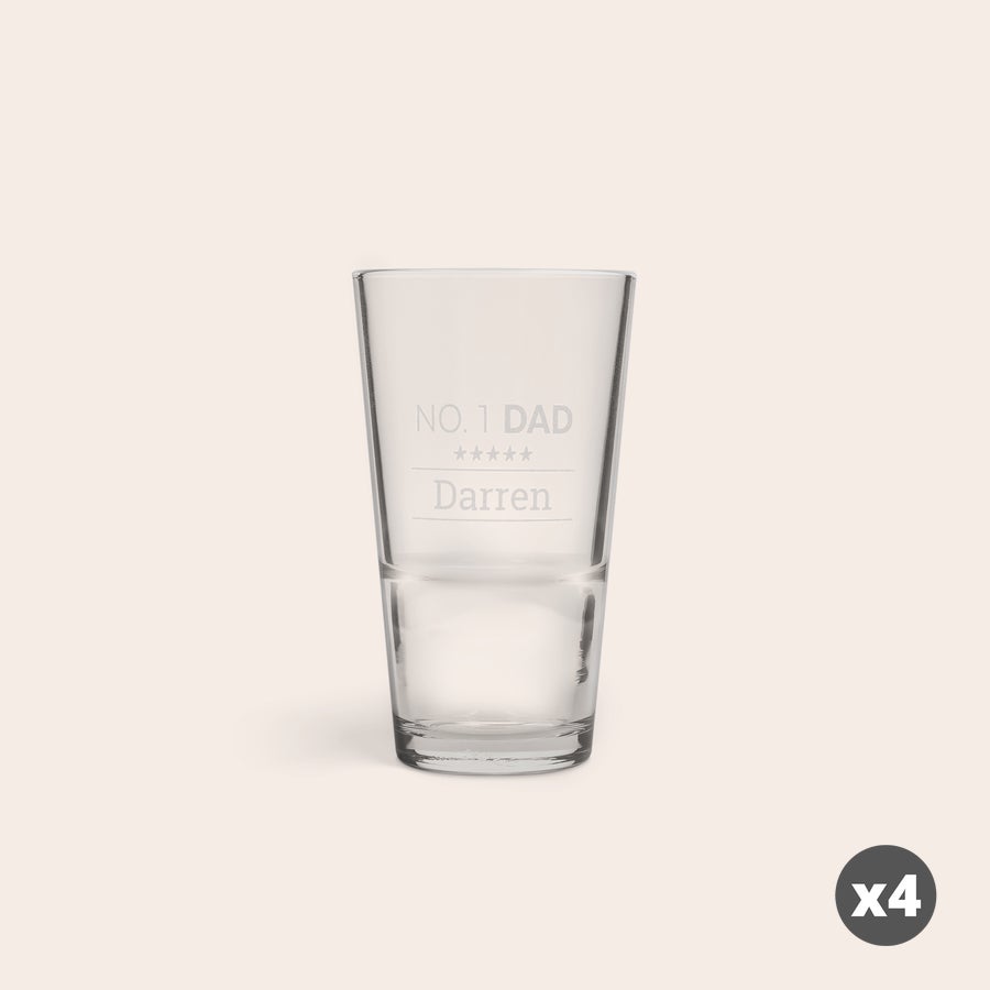 Copo de meio litro Quatro copos de 340ml gravados com "NO. 1 DAD" cinco estrelas e o nome "Darren" para comemorar qualquer ocasião.