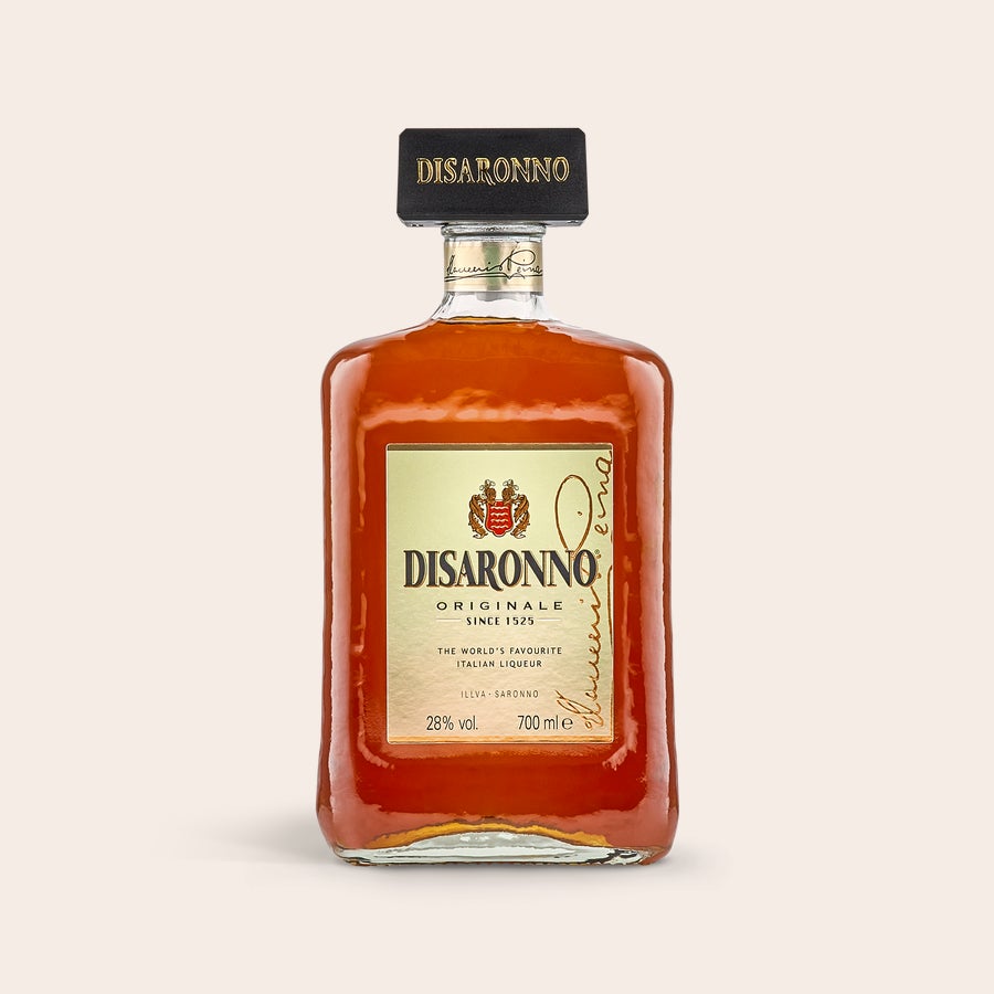 Likeur Amaretto Disaronno personalisieren Amaretto DiSaronno Likörflasche in goldener Farbe mit dem Schriftzug Disaronno und 28% vol, bereit zum Verschenken in einer persönlichen Geschenkkiste.