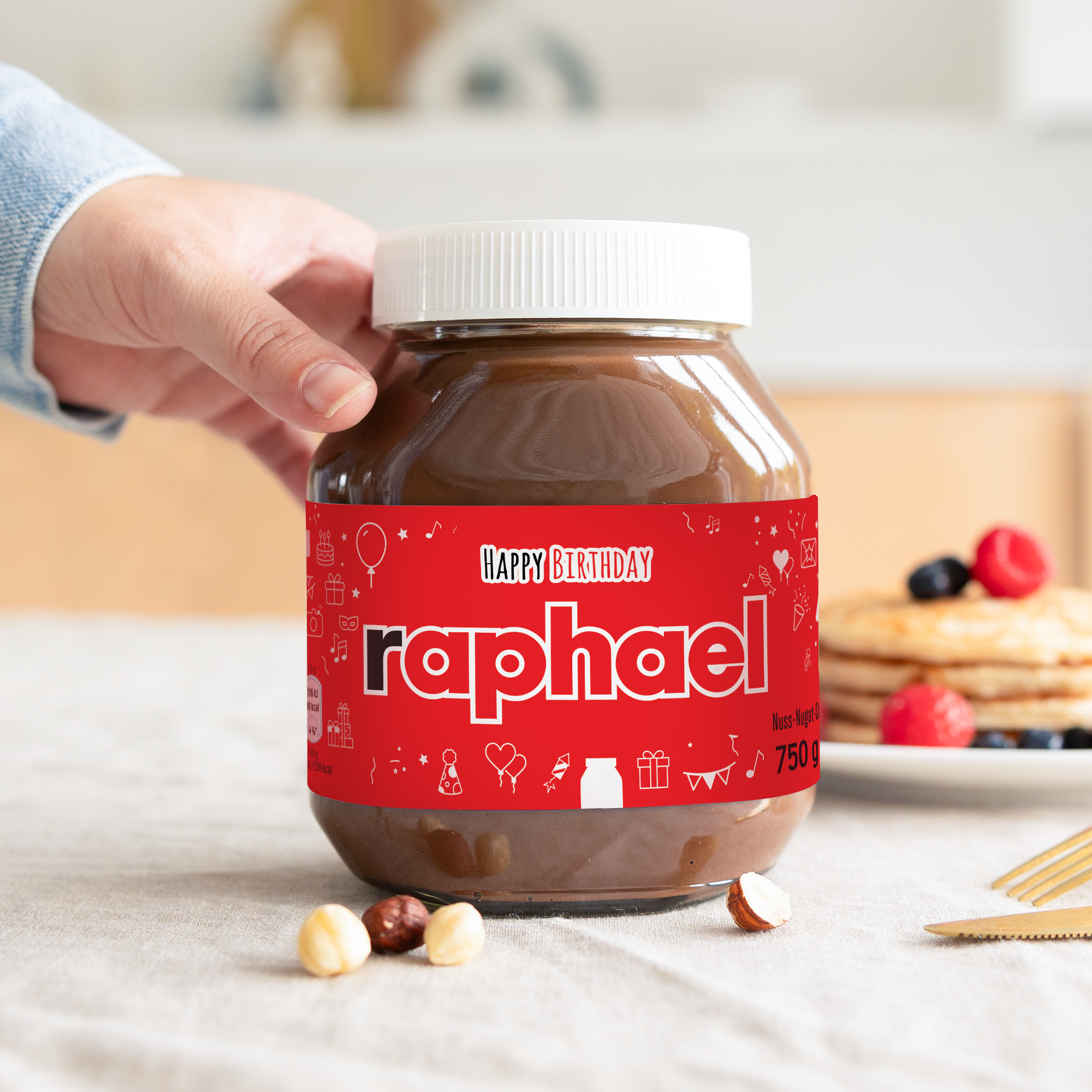 nutella Glas, personalisiert mit Namen Raphael und Aufschrift Happy Birthday, mit rotem Etikett