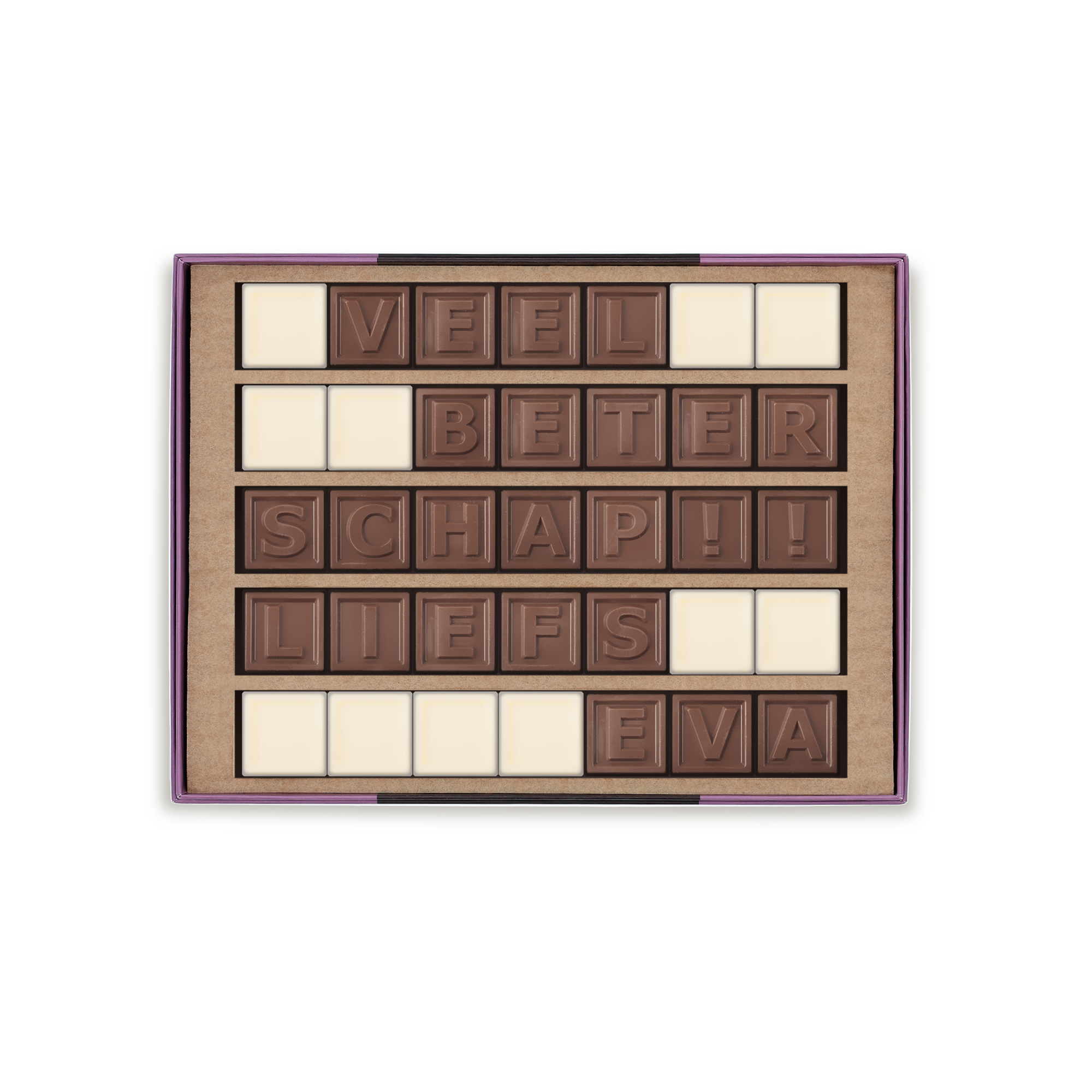 Persoonlijk chocotelegram met "Veel Beterschap Liefs Eva" van melk- en witte chocolade, geleverd in een cadeaudoosje.